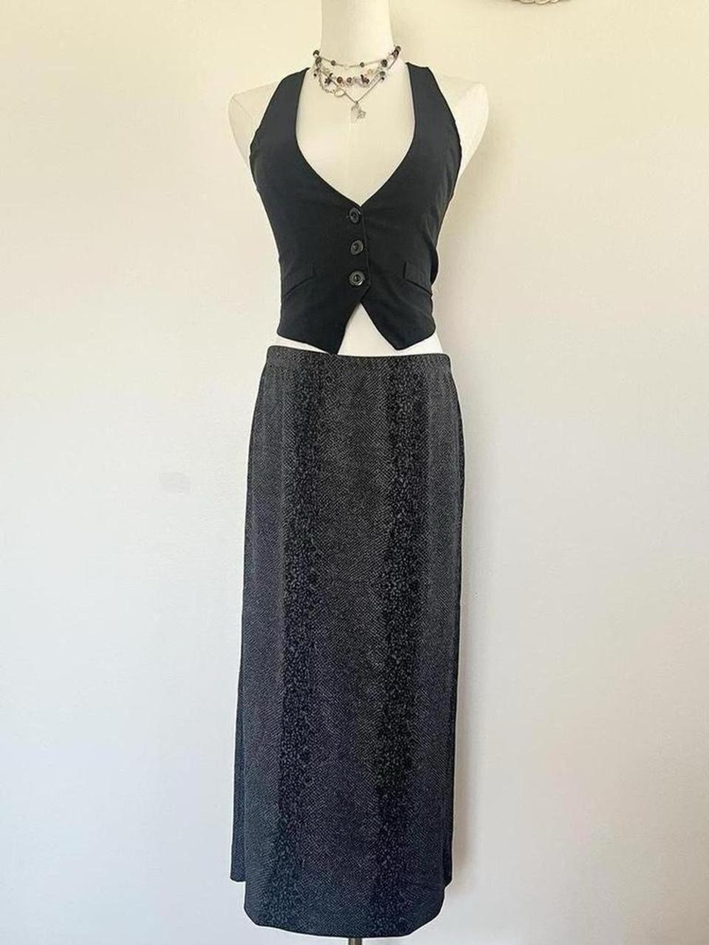 Josephine Chaus y2k black and grey snake print midi skirt